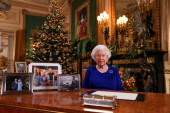 Kraljica svakog Božića osoblju daje isti poklon - puding i čestitku