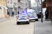 Vojni policajac savladao pljačkaša u Leskovcu: Lopov prodavačici naprskao sprej u oči, a onda se hrabri muškarac dao u akciju