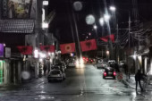 Nove provokacije! Zastave Albanije i UČK postavljene u severnoj Kosovskoj Mitrovici - oglasila se Kancelarija za KiM