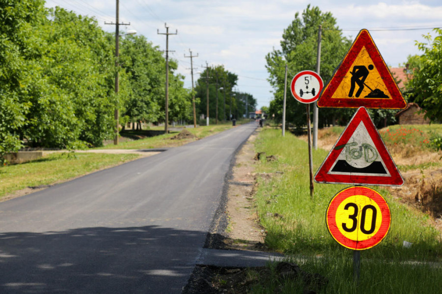 24SEDAM KIKINDA Asfaltiraju se putevi u Ruskom Selu i Banatskoj Topoli