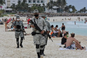 Ovako izgleda odmor u narko-državi: Plažom patrolira Nacionalna garda jer bande uleću gliserima (FOTO)