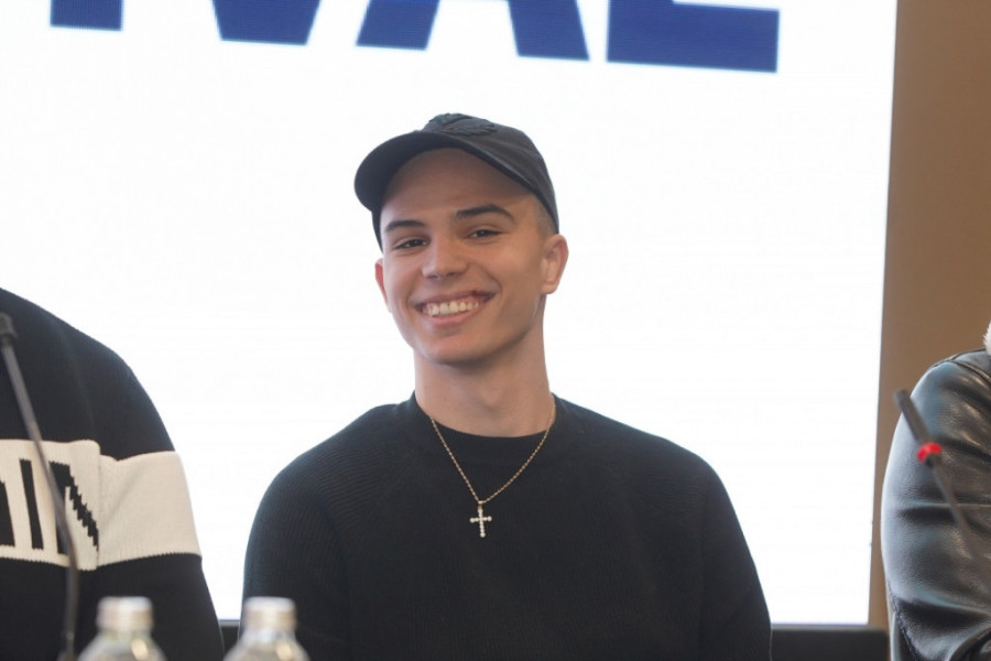 Vojaža devojke obožavaju, a tek da mu vidite brata! Vasilije je opasan frajer, a ovako oni uživaju (FOTO)