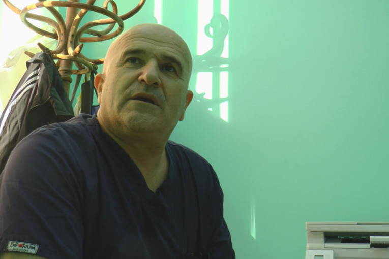 Doktor iz Sjenice ima zlatne ruke: Pod njima pucaju sve kosti i pršljenovi (FOTO)