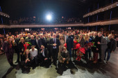 Crveni tepih, ovacije i osmeh Branke Katić: Održana svečana premijera filma „Nije loše biti čovek“ (FOTO)