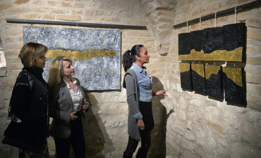 Izložba „Umetnici umetnicima“ kao poruka solidarnosti i empatije (FOTO)