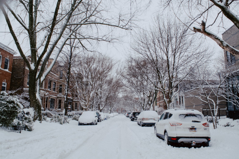 Auto vam se zaglavio u snegu: Postoji nekoliko jednostavnih stvari koje treba da uradite i šta nikako da ne radite