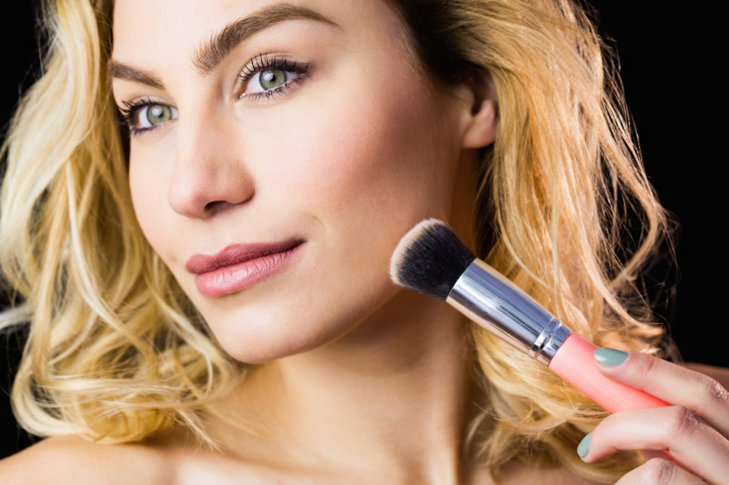 Da li ste znali da postoji pravilan redosled nanošenja šminke? Ovo nikako ne smete da uradite, a ovo je pod obavezno