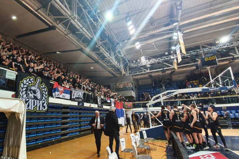 Partizan oduševljen podrškom u Parizu, igrači pevaju sa navijačima, predsednik poručuje - hvala puno!(VIDEO)