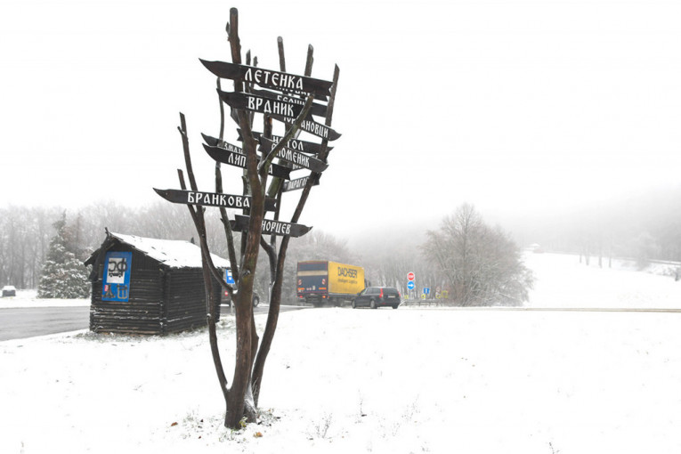 Zimska bajka na Fruškoj gori: Prvi sneg prekrio vojvođansku lepoticu (FOTO)