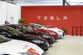 "Tesla" isporučio 936.172 električna vozila u 2021. godini, rast od 87 odsto