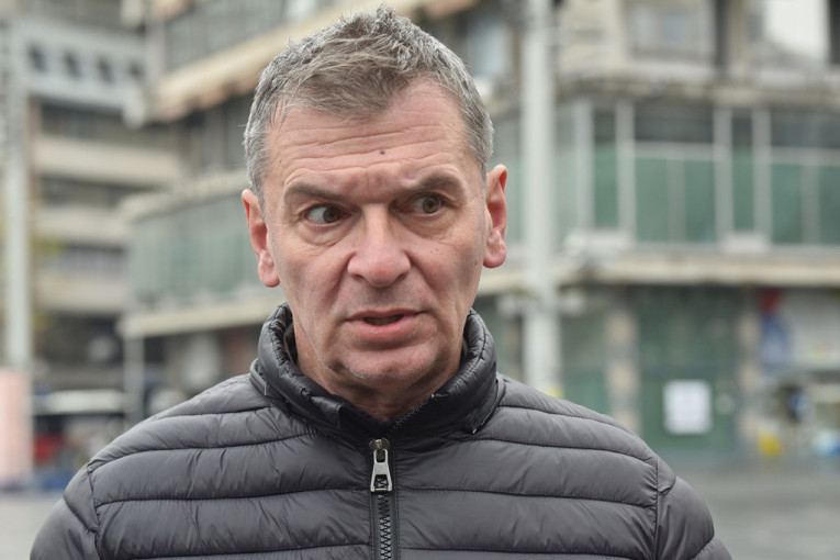 Maltretiranje građana zarad političkih poena: Ćuta ponovo blokirao auto-put