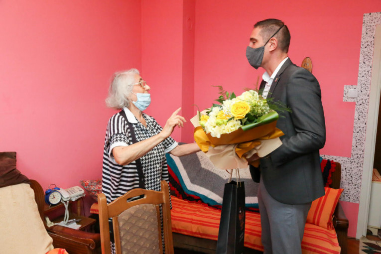 24SEDAM KIKINDA Međunarodni dan starijih osoba: Gradonačelnik posetio najstariju sugrađanku