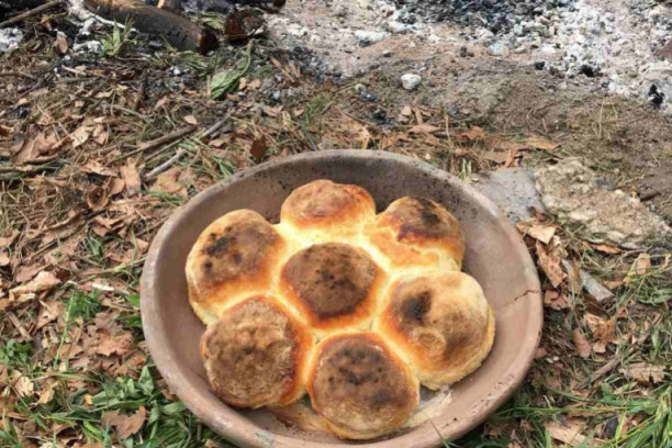 Vatra im ništa ne može, kao ni vreme: Svi volimo hranu iz crepulje, a Vojkan otkrio njihovu tajnu (FOTO)