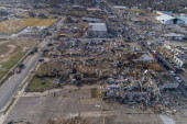 Poginulo najmanje 80 ljudi: Mališani od tri i pet godina među žrtvama tornada u Kentakiju (FOTO)