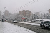 Zimska idila u glavnom gradu: Snežne pahulje od jutros ne prestaju da padaju u Beogradu (FOTO)