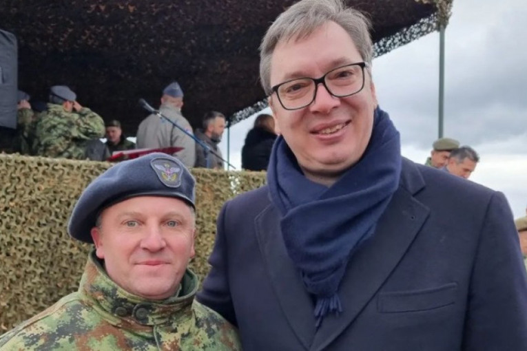 Vučić sreo druga iz vojske posle 30 godina: Srećan sam što vidim Srđana (FOTO)