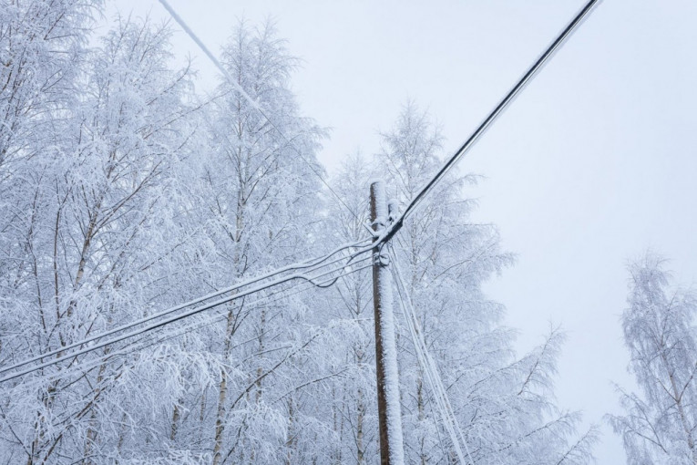 Snežna oluja ostavila Surčin u mraku: "Ceo dan nemamo struju, ljudi ne mogu da se ugreju"