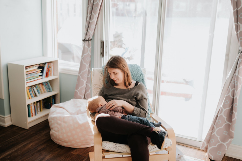 Poražavajući podaci u vezi sa dojenjem dece: Čak 60 odsto dece u porodilištima ne dobija majčino mleko kao prvi obrok