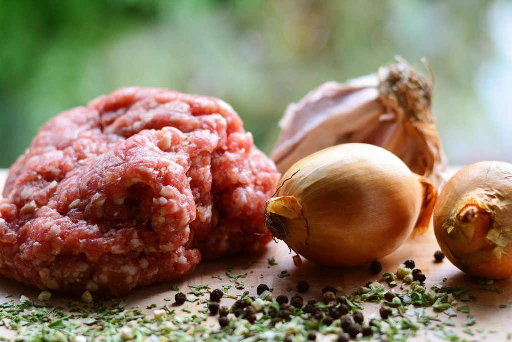 Recept dana: Lenja pita sa mesom - mekana i ukusna, može da zameni i ručak i večeru