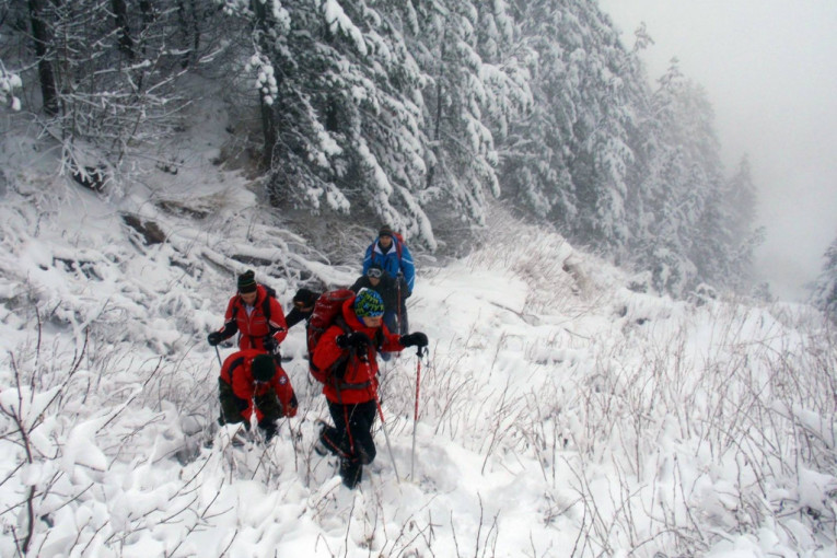 Akcija spasavanja na najvišem vrhu Stare planine: Dva planinara se zaglavila na Midžoru