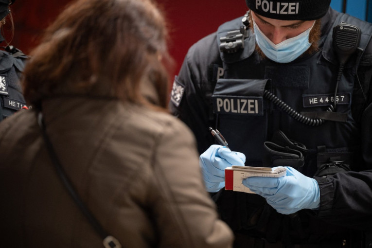 Srpkinja (35) na čelu bande u Nemačkoj: Pljačkale starice na glavnoj stanici, uhvaćene na delu