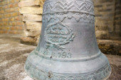 24SEDAM KIKINDA Milan Reljić ustupio crkveno zvono kikindskom Narodnom muzeju