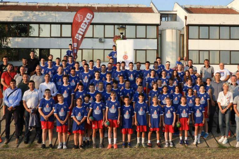24SEDAM KIKINDA Mladi rukometaši učestvovali na prvom kampu "Handball friends" u Novom Bečeju