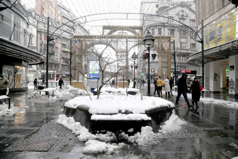 Snežni talas okovao Beograd: Poznato kada će i ulice drugog prioriteta biti prohodne (FOTO)