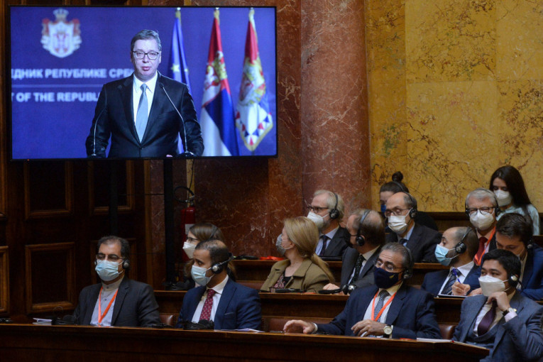 Vučić: U 2022. sa zdravim finansijama, spremni za sve izazove