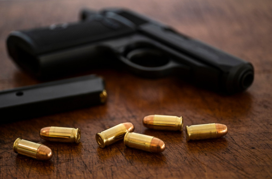 Evropska zemlja blagostanja u panici: Deca vojnici počeli su da se ubijaju na ulicama, sve počinje SMS porukom