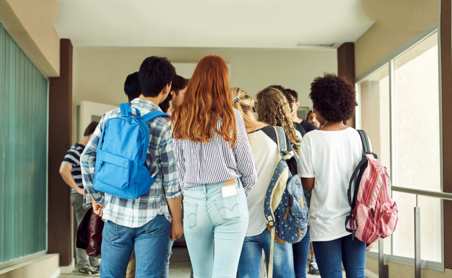 Frapantne brojke: Nećete verovati koliko tinejdžera koristi elektronske cigarete!