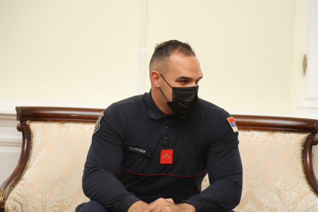 24SEDAM KIKINDA Gradonačelnik primio i nagradio Aleksandra Taleskog, vatrogasca-spasioca i heroja