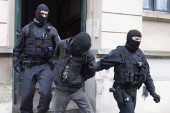 Policija rešila da "počisti" grad! Hapšenja, privođenja, pisanja kazni, pronađena droga i oružje