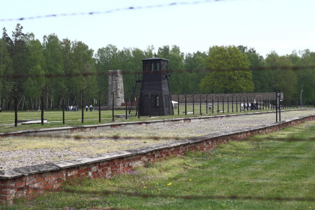 "Bilo je kanibalizma, nismo imali šta da jedemo, krili smo se među leševima": Nastavlja se suđenje "sekretarici zla" (VIDEO)