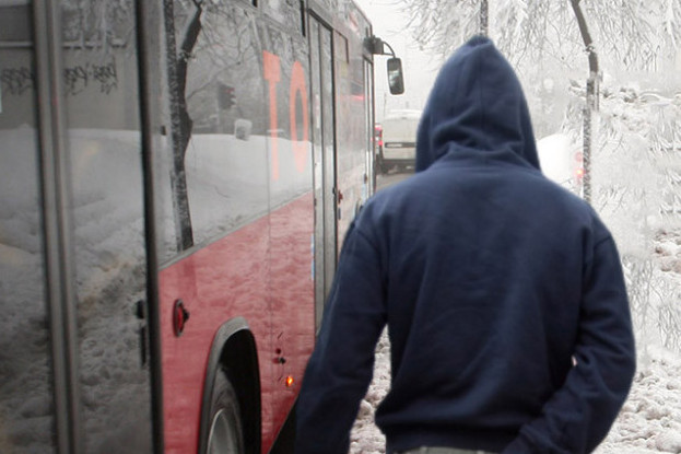Dramatična scena u centru Beograda: Muškarac sa nožem uleteo u autobus, putnici počeli da vrište