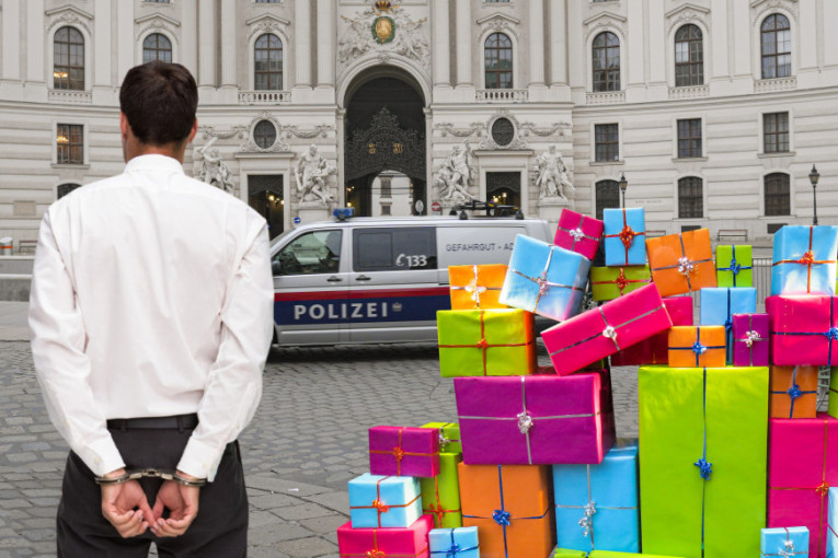Ove godine neće videti Deda Mraza: Srbin u Austriji uhapšen posle krađe božićnih poklona!