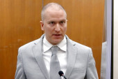 Nova kazna za ubicu Džordža Flojda: Bivši policajac Derek Šovin dobio još 20 godina zatvora (FOTO)