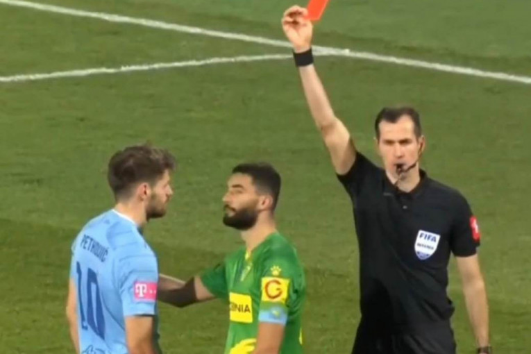 Ovo se nije videlo u svetu fudbala! Kakva bizarnost, igrač Dinama dobio crveni karton, jer je pogrešno izveo penal! (VIDEO)