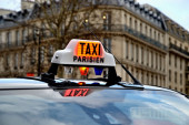 Vodeća taksi kompanija iz Pariza obustavila korišćenje "Tesla" vozila zbog udesa
