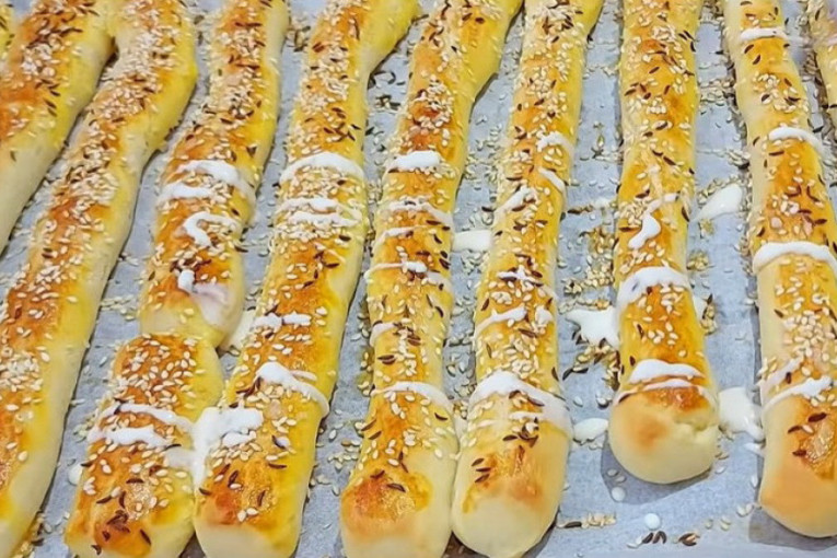 Recept dana: Domaći slani štapići, iznutra mekani, a spolja hrskavi, bolji nego iz pekare (VIDEO)