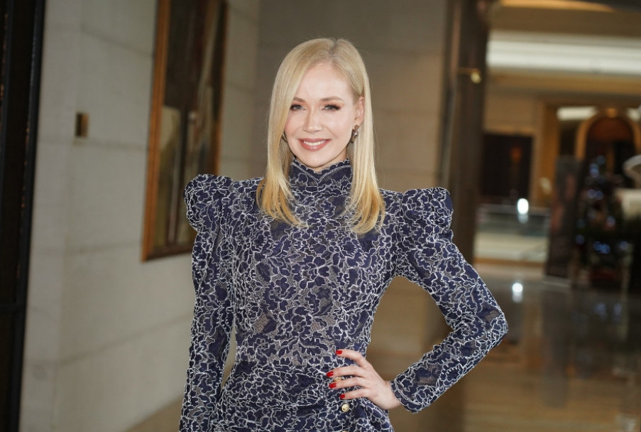 Važila je za prirodnu lepoticu, a sad ni Jelena Rozga nije odolela Fotošopu: Pevačica na udaru fanova zbog neprepoznatljivosti (FOTO)