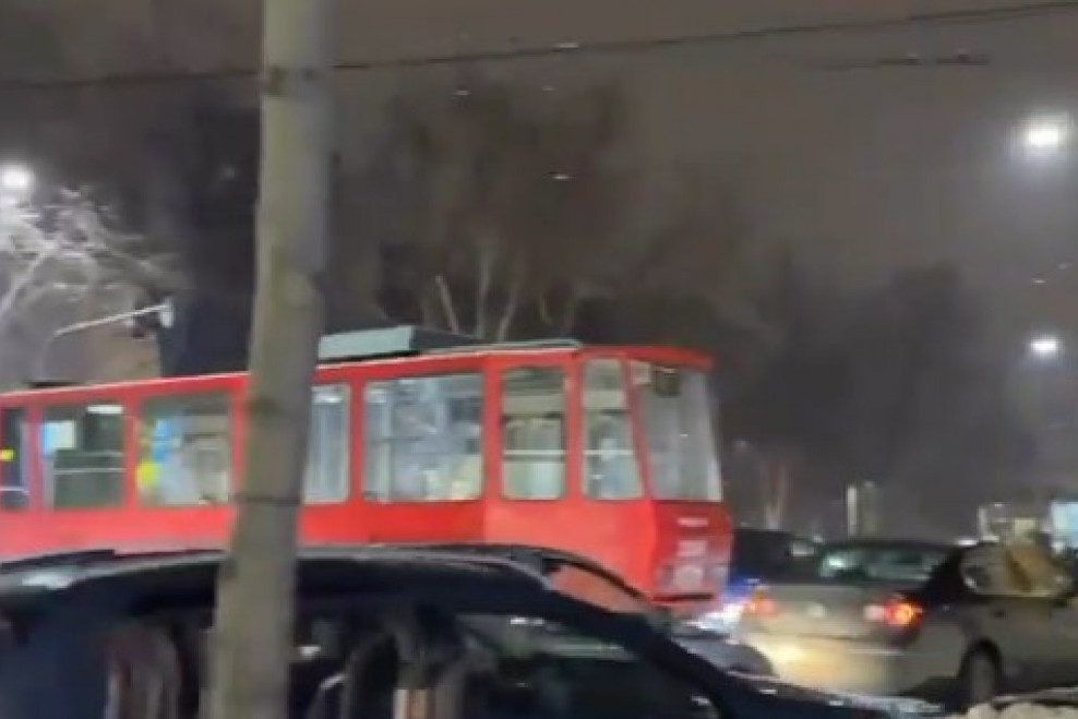 Automobil prošao na crveno i zakucao se u tramvaj: Drugi sličan udes u Beogradu (FOTO)
