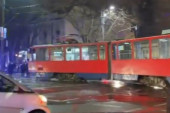 Automobilom udarila u tramvaj: Saobraćajna nezgoda na Bulevaru