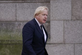Da li su dani Borisa Džonsona odbrojani: Britanskom premijeru se ljulja fotelja, a skandali se samo nižu