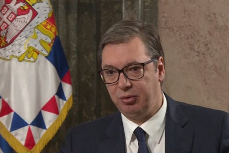 Vučić se oglasio iz Tirane: "Znam da većinu ljudi interesuje šta ću da kažem oko paljenja zastava..."