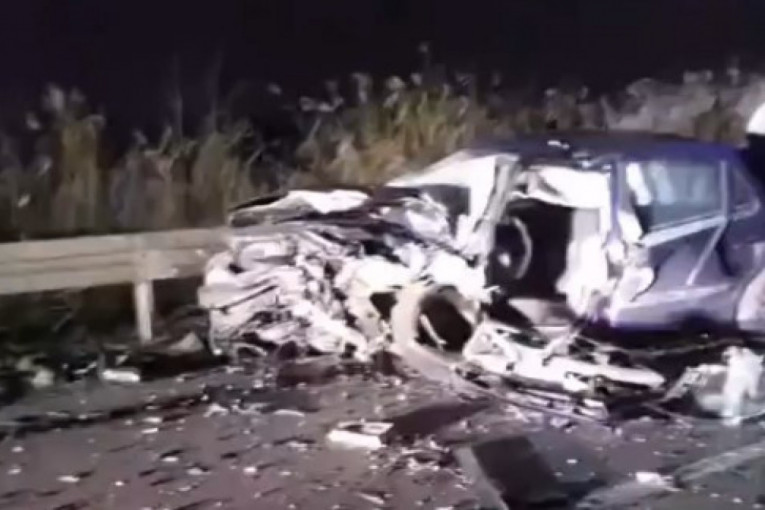Jeziv sudar kod Bačkog Petrovca: Vozila potpuno smrskana (FOTO/VIDEO)
