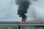 Uznemirujuće scene helikopterske nesreće: Pao na most i izgoreo (VIDEO)
