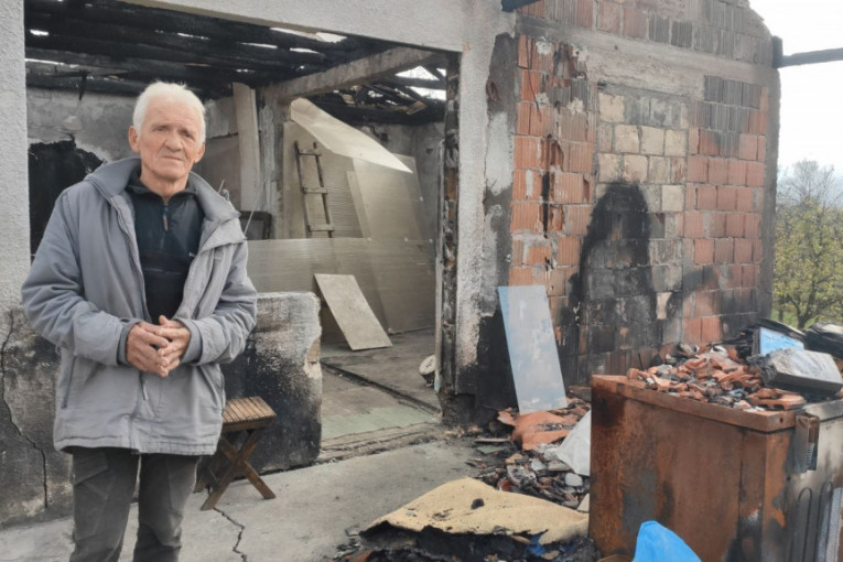 Samo ih je Bog sačuvao! Kuća porodice Milić iz Čačka izgorela je za pola sata, a za Božić imaju samo jednu želju (FOTO)