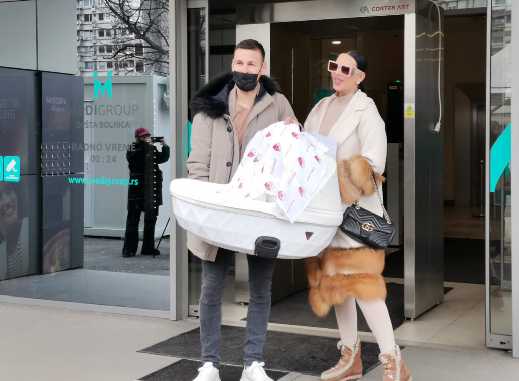 Katarinu Grujić i malu Katju kući dočekalo iznenađenje: Prizor ostavlja bez daha (FOTO)