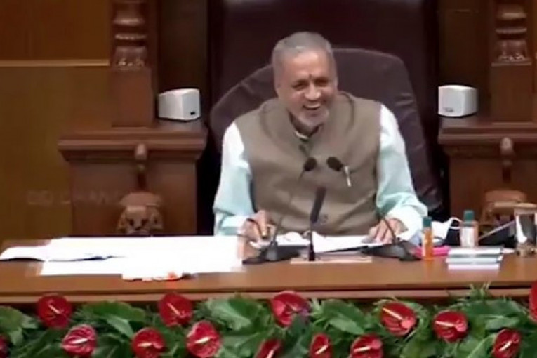 U parlamentu se rugali žrvama silovanja: Političar imao gnusan komentar, a svi ostali prasnuli u smeh (VIDEO)